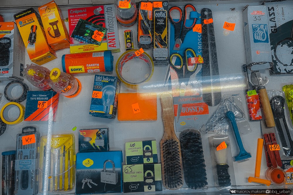 Чернобыльский магазин посреди зоны отчуждения Чернобыльский магазин посреди зоны отчуждения