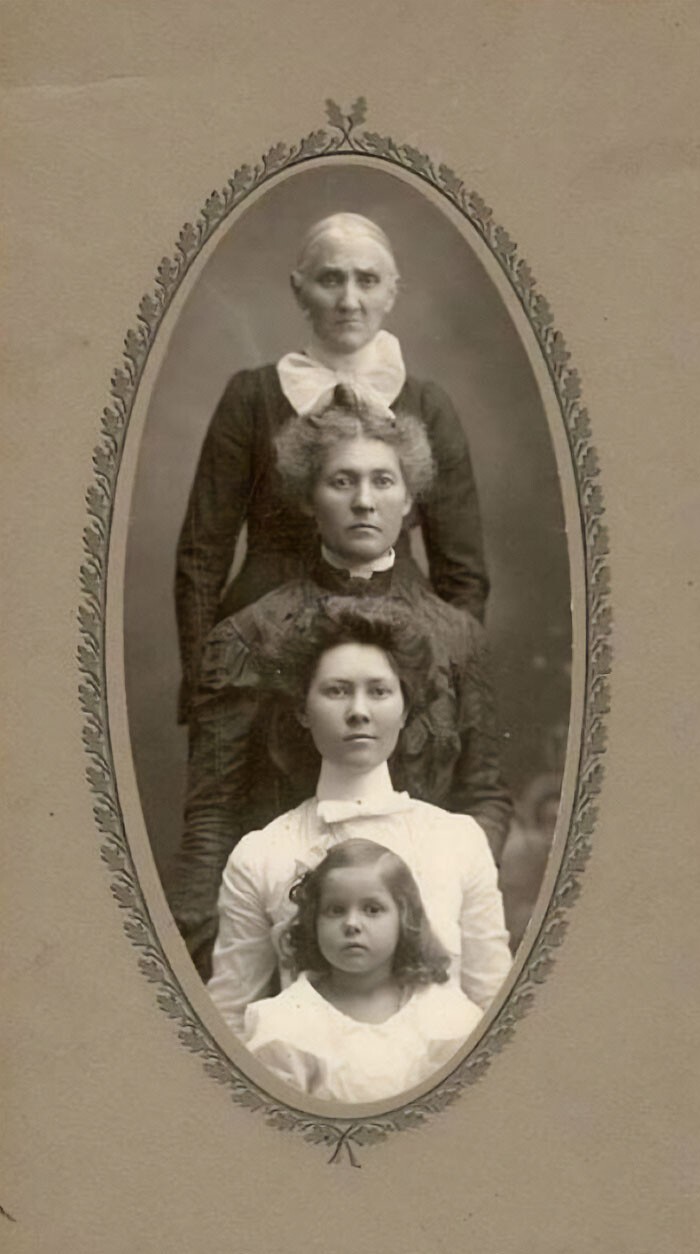 15. Четыре поколения, снимок 1905 года 15. Четыре поколения, снимок 1905 года