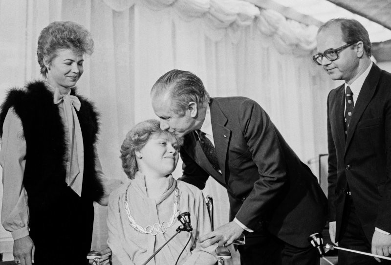 На судьбу не обижаются: спорт и трагедия гимнастки Елены Мухиной На судьбу не обижаются: спорт и трагедия гимнастки Елены Мухиной