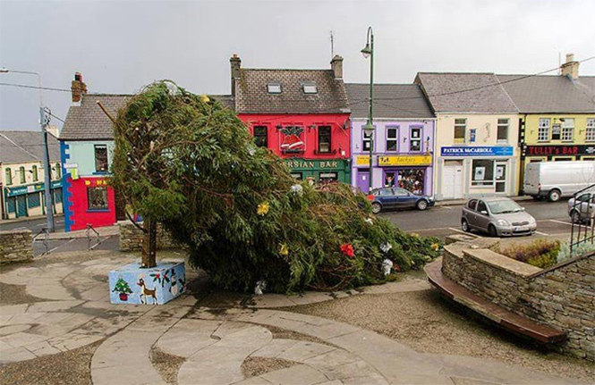 Фото №9 - Елочка, зажгись! 14 фотографий новогодних разрушений