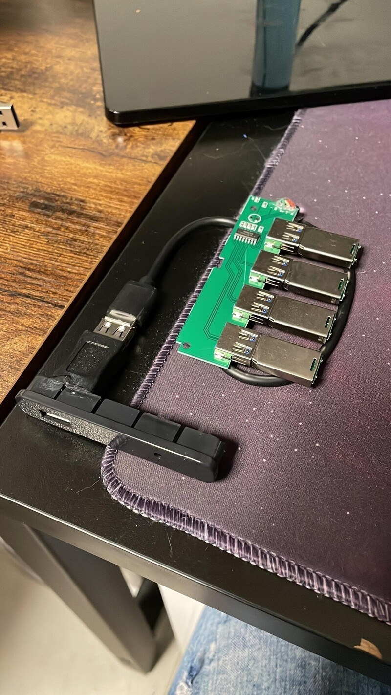 12. Знакомый купил дешевый SSD на 2 ТБ, но сказал, что диск медленный и не работает должным образом. Фото после вскрытия