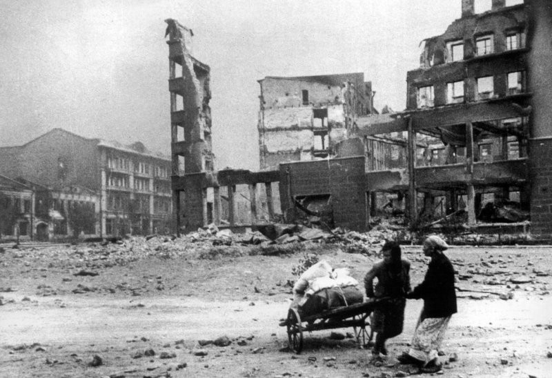 Мыслить нешаблонно: история снайпера Василия Зайцева Мыслить нешаблонно: история снайпера Василия Зайцева