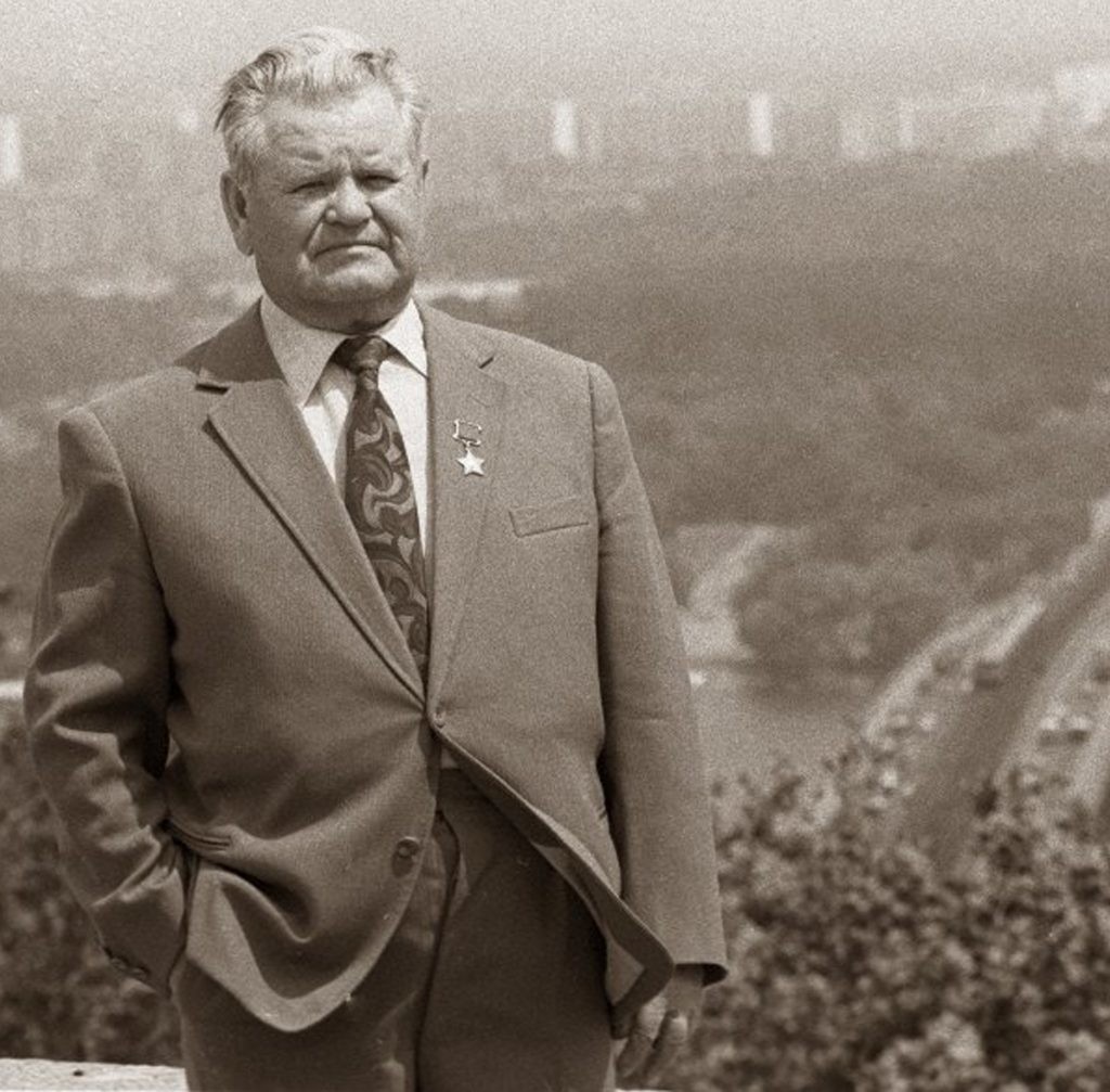 Мыслить нешаблонно: история снайпера Василия Зайцева Мыслить нешаблонно: история снайпера Василия Зайцева