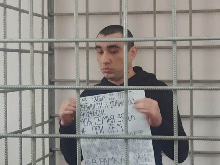 23 года на троих: в Волгограде вынесли приговор обвиняемым в убийстве родителя из школьного чата