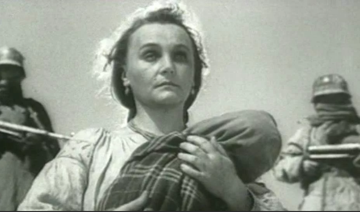 Наталия Ужвий в фильме &quot;Радуга&quot; (1943 год). Фото из открытого доступа