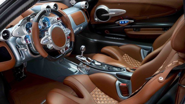 Итальянцы из Pagani показали «длиннохвостый» суперкар Huayra Codalunga, вдохновленный гоночными автомобилями Ле-Мана 1960х годов