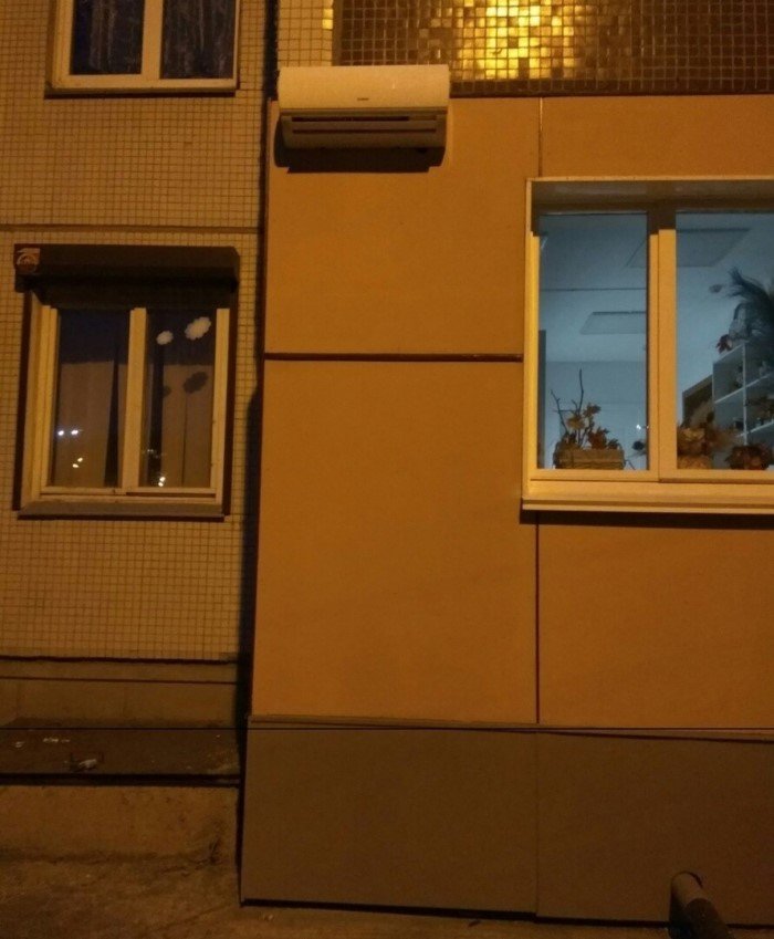 Жара пошла: у установщиков сплит-систем начались непростые дни Жара пошла: у установщиков сплит-систем начались непростые дни