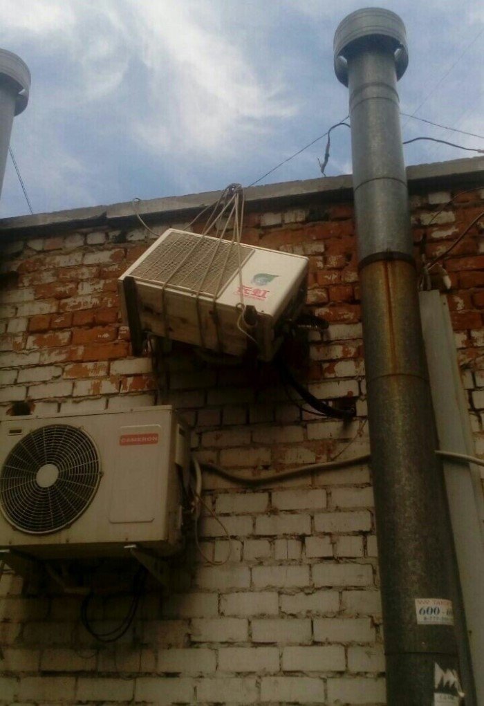 Жара пошла: у установщиков сплит-систем начались непростые дни Жара пошла: у установщиков сплит-систем начались непростые дни