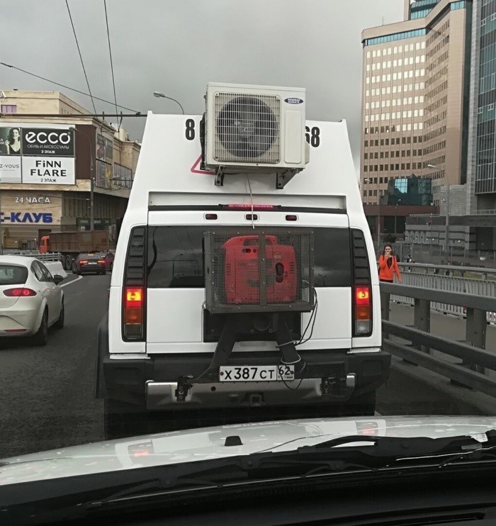 Жара пошла: у установщиков сплит-систем начались непростые дни Жара пошла: у установщиков сплит-систем начались непростые дни