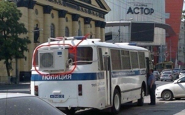 Жара пошла: у установщиков сплит-систем начались непростые дни Жара пошла: у установщиков сплит-систем начались непростые дни