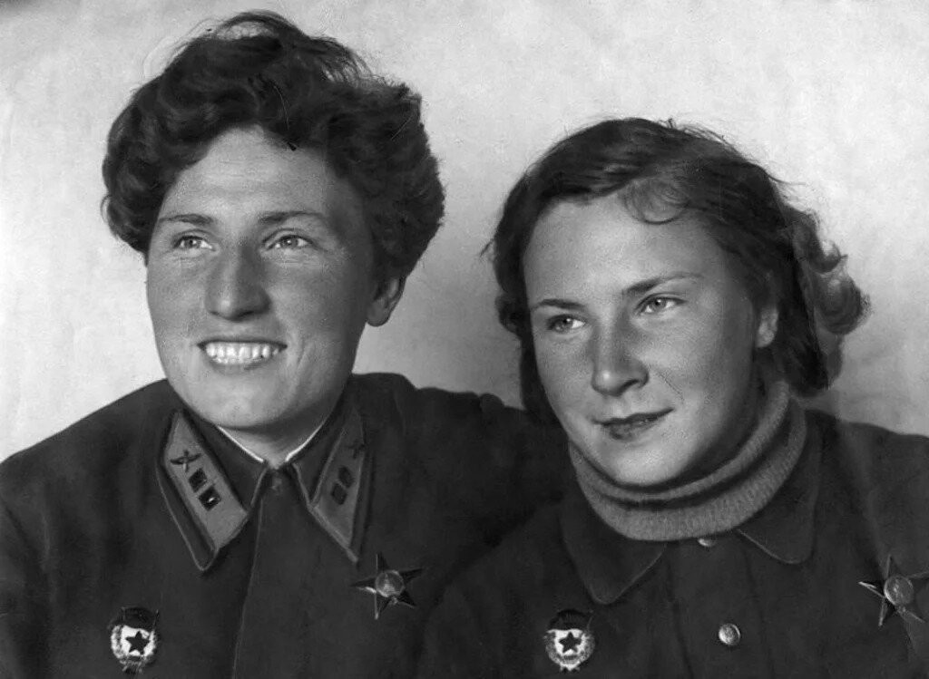 «Как? Эта девочка? Не может такого быть!», - воскликнул немецкий летчик-ас, когда увидел пилота, который его сбил «Как? Эта девочка? Не может такого быть!», - воскликнул немецкий летчик-ас, когда увидел пилота, который его сбил
