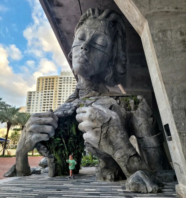 Красивые и сюрреалистические работы от скульптора из Южной Африки