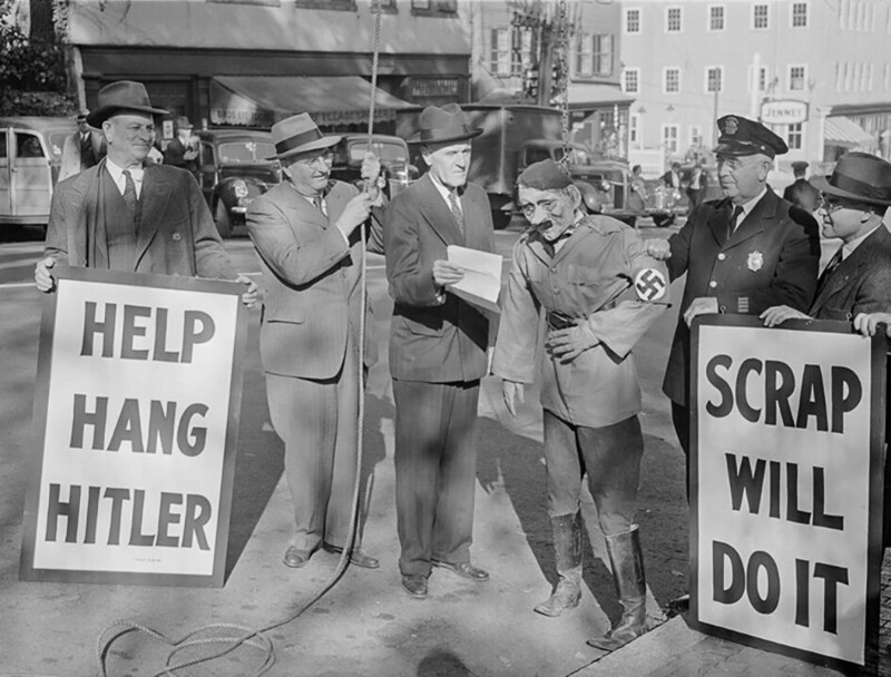 Компания по сбору металлолома в Лаббоке, штат Техас. Вторая мировая война, 1942 год