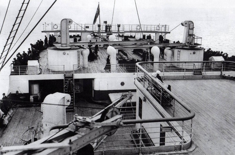 Корма &quot;Титаника&quot; для прогулок пассажиров 3-го класса. Фото сделано во время короткой остановки в Квинстауне, Ирландия, 11 апреля 1912 года