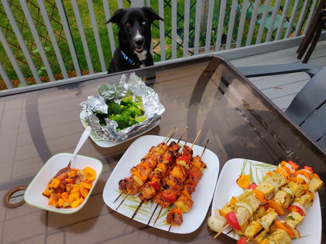 Фотография: Невозможно отказать: 22 фото о том, как животные умеют выпрашивать еду №6 - BigPicture.ru