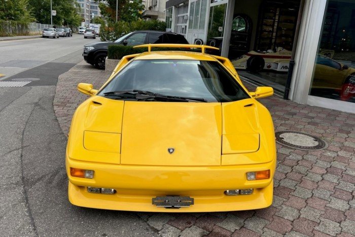 Lamborghini Diablo 1992 года — воплощение автомобиля с плаката 90-х Lamborghini Diablo 1992 года — воплощение автомобиля с плаката 90-х