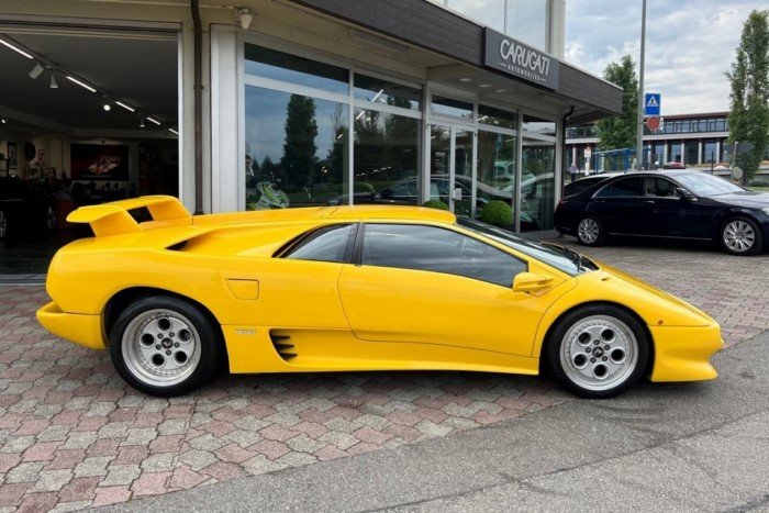 Lamborghini Diablo 1992 года — воплощение автомобиля с плаката 90-х Lamborghini Diablo 1992 года — воплощение автомобиля с плаката 90-х