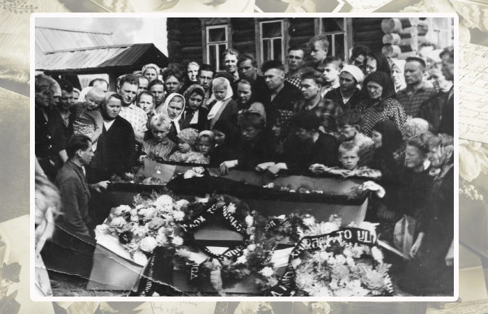 Фотография, сделанная во время похорон.