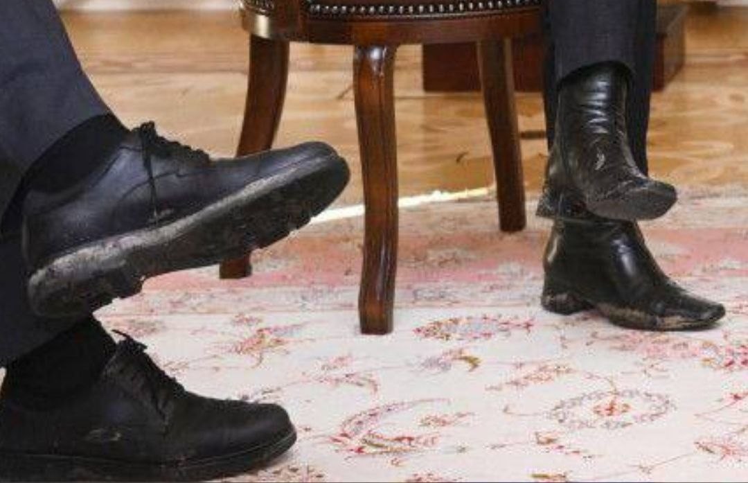 Карл III в перекошенном пиджаке, НАТОвец в экстремистских носках и Зеленский в женских кроссовках - модные тренды и провалы политиков Карл III в перекошенном пиджаке, НАТОвец в экстремистских носках и Зеленский в женских кроссовках - модные тренды и провалы политиков