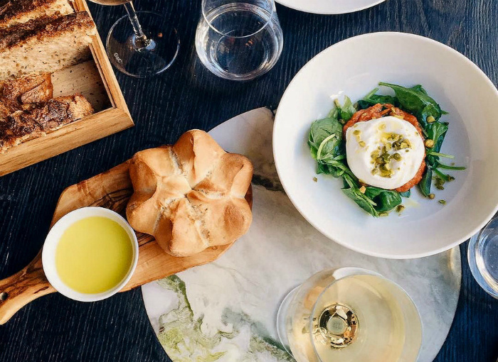 Особенности подачи в Париже. | Фото: total beauty cafe.