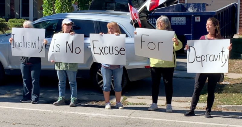 Канадский тролль-трудовик с мега-грудью решил пойти до конца