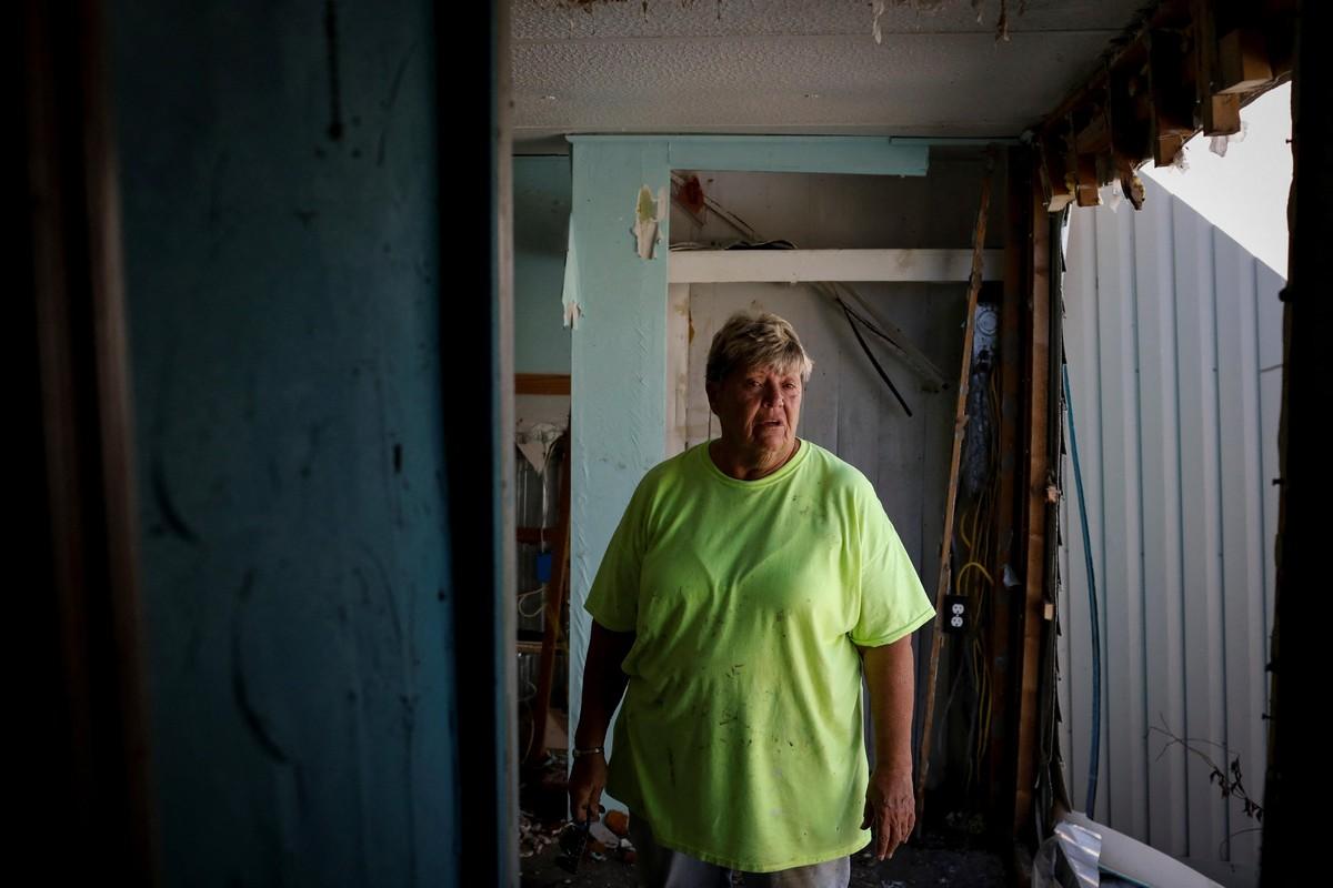 Через месяц после того, как ураган Йен опустошил Форт-Майерс