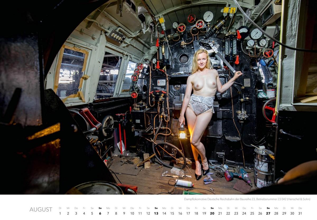 Девушки и поезда в календаре Eisenbahner-Träume 2023
