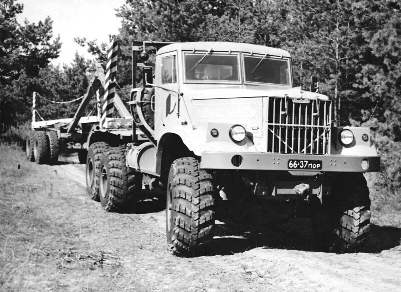 «Автопоезд КРАЗ – 255 Л-ТМЗ-803К- № 17. Продукция завода КРАЗ на испытании 1980 г.». «Автопоезд КРАЗ – 255 Л-ТМЗ-803К- № 17. Продукция завода КРАЗ на испытании 1980 г.».