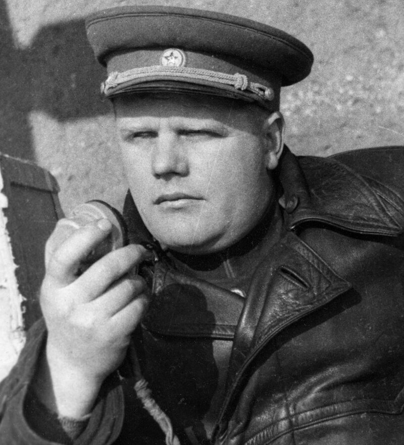 Как будущий советский лётчик выжил благодаря дверной обивке из лошадиной шкуры Как будущий советский лётчик выжил благодаря дверной обивке из лошадиной шкуры