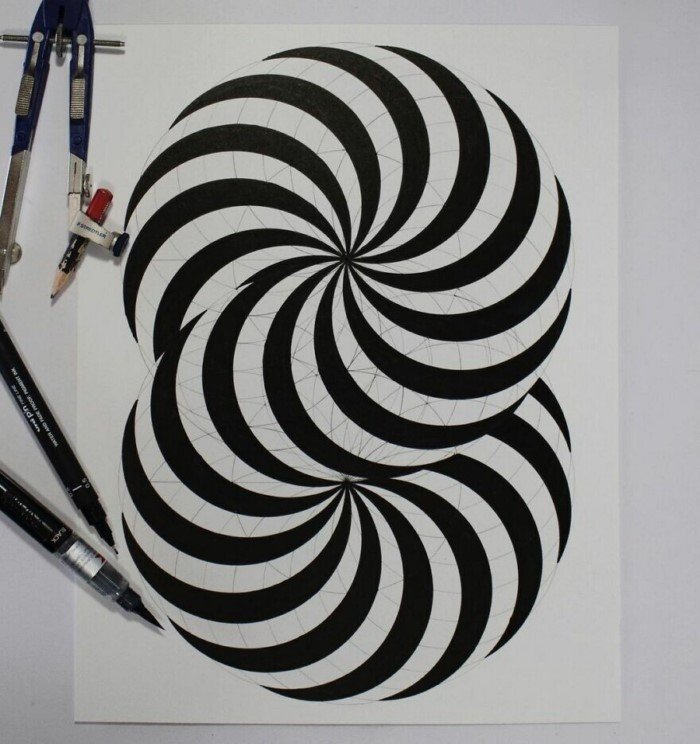 Художник создаёт рисунки, вдохновлённые сакральной геометрией