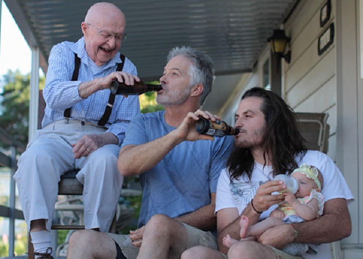 Фотография: Связь времен: семьи, в которых у внуков есть дети №1 - BigPicture.ru