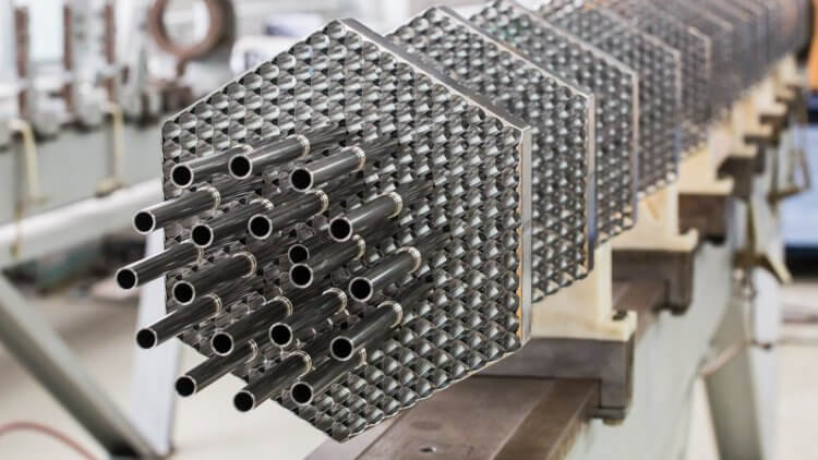 Экономическая выгода от использования ММР. ММР менее требовательны к ядерному топливу, чем большие реакторы, поэтому реже нуждаются в его замене. Экономическая выгода от использования ММР. ММР менее требовательны к ядерному топливу, чем большие реакторы, поэтому реже нуждаются в его замене. Фото.