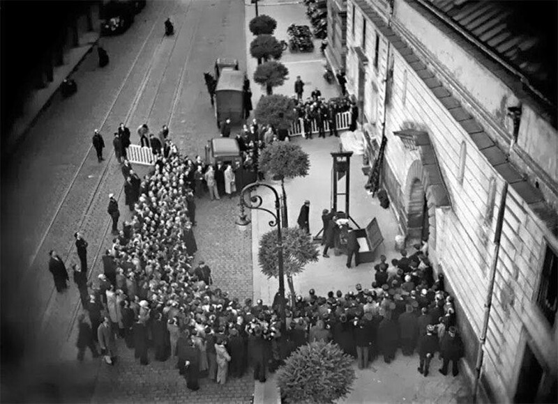3. Последняя публичная казнь с использованием гильотины. Франция, 1939 год 3. Последняя публичная казнь с использованием гильотины. Франция, 1939 год
