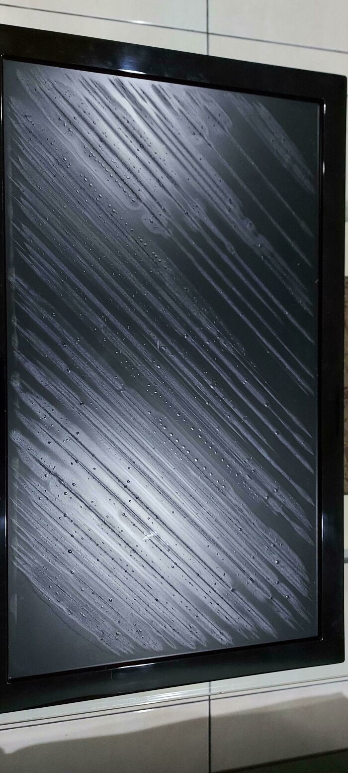 18. &quot;Телевизор моей бабушки после того, как уборщики протерли ее телевизор загадочной жидкостью (что-то пошло не так)&quot;