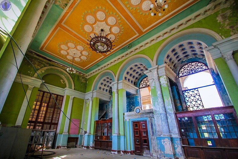 Заброшенный из-за войны ЖД вокзал знаменитого курортного города "Гагра"