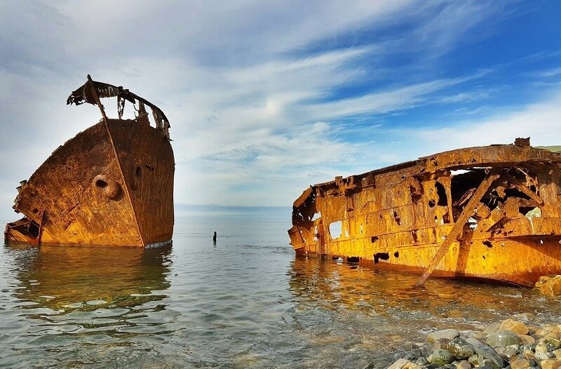 Заброшенный остров Аскольд: забытая техника, казарменный городок артиллеристов и золотое прошлое Заброшенный остров Аскольд: забытая техника, казарменный городок артиллеристов и золотое прошлое