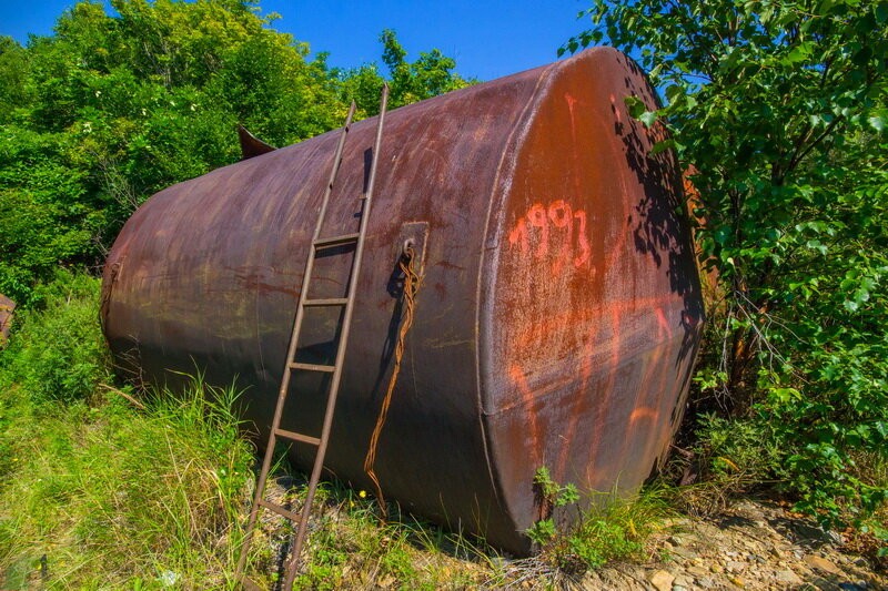 Заброшенный остров Аскольд: забытая техника, казарменный городок артиллеристов и золотое прошлое Заброшенный остров Аскольд: забытая техника, казарменный городок артиллеристов и золотое прошлое
