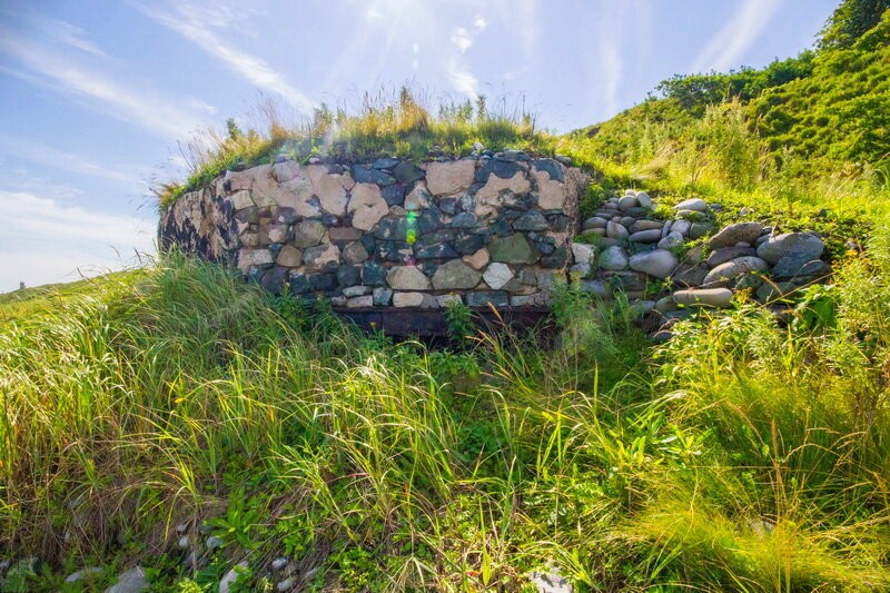 Заброшенный остров Аскольд: забытая техника, казарменный городок артиллеристов и золотое прошлое Заброшенный остров Аскольд: забытая техника, казарменный городок артиллеристов и золотое прошлое