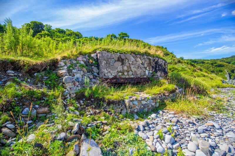 Заброшенный остров Аскольд: забытая техника, казарменный городок артиллеристов и золотое прошлое Заброшенный остров Аскольд: забытая техника, казарменный городок артиллеристов и золотое прошлое