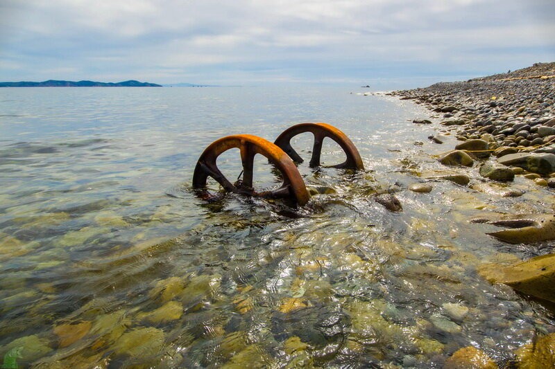 Заброшенный остров Аскольд: забытая техника, казарменный городок артиллеристов и золотое прошлое Заброшенный остров Аскольд: забытая техника, казарменный городок артиллеристов и золотое прошлое