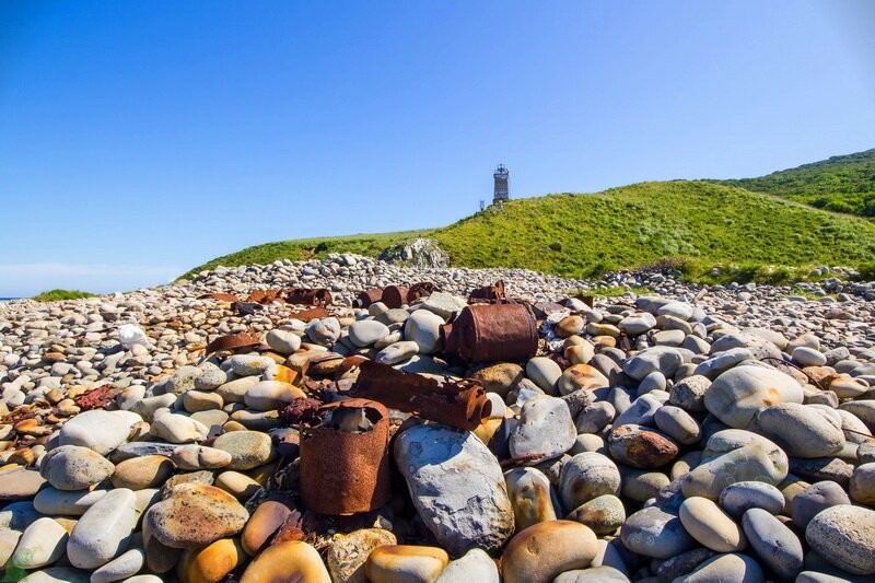 Заброшенный остров Аскольд: забытая техника, казарменный городок артиллеристов и золотое прошлое Заброшенный остров Аскольд: забытая техника, казарменный городок артиллеристов и золотое прошлое