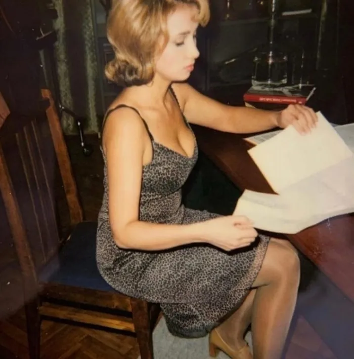 Когда не было соцсетей: фото девушек 90-х, которые только сейчас попали в интернет
