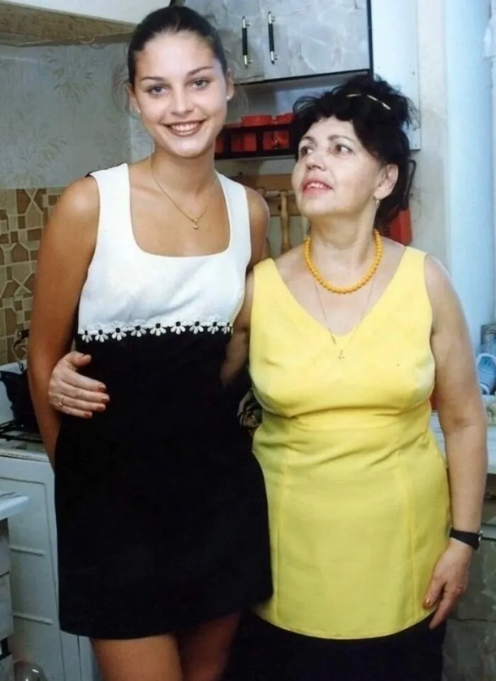 Когда не было соцсетей: фото девушек 90-х, которые только сейчас попали в интернет