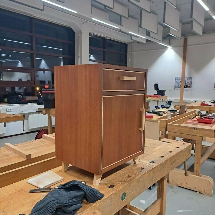 29. "Моя первая настоящая мебель! (я еще только учусь, но все равно горжусь)" 29. "Моя первая настоящая мебель! (я еще только учусь, но все равно горжусь)"