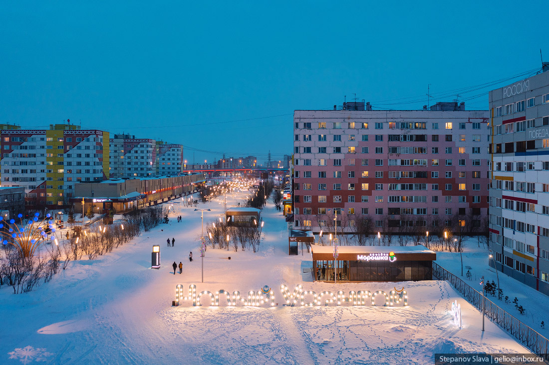 новый уренгой, с высоты, городская площадь