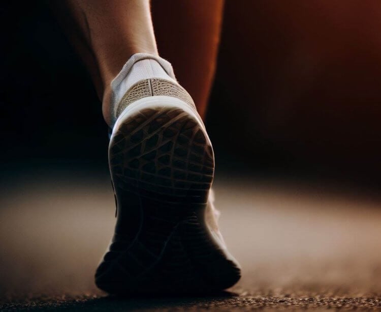 Сколько нужно бежать, чтобы ощутить эйфорию. К бегу нужно подходить ответственно и не переоценивать свои способности — невозможно просто взять и с первого раза пробежать десятки километров. Фото.