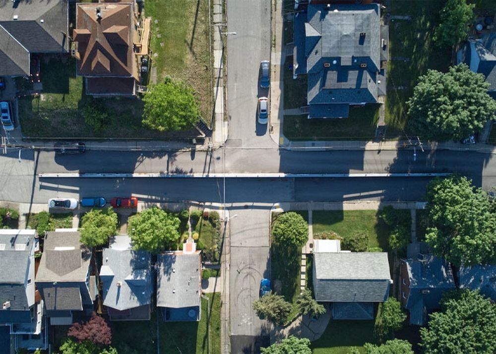 Сладкая месть: парень изящно проучил вредного соседа, который жаловался на шум Сладкая месть: парень изящно проучил вредного соседа, который жаловался на шум