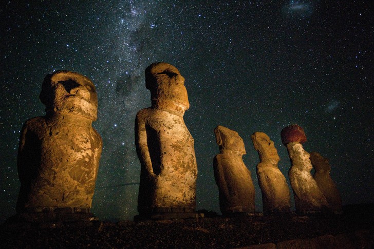 Зачем на самом деле были построены истуканы на острове Пасхи?