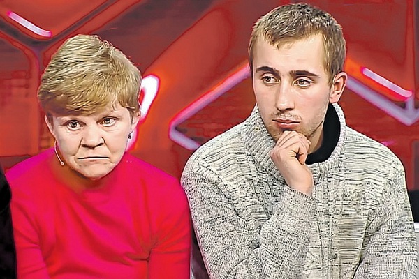 Дуся Мерзлякова с сыном на телешоу