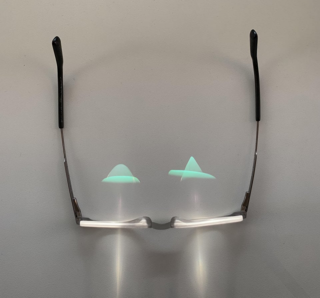 Отражения от разных линз в одних очках